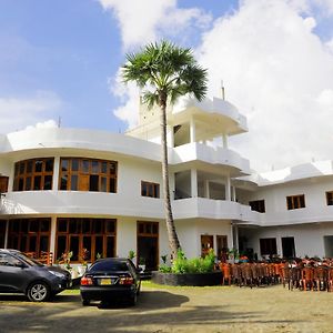 Amis Hotel & Restaurant